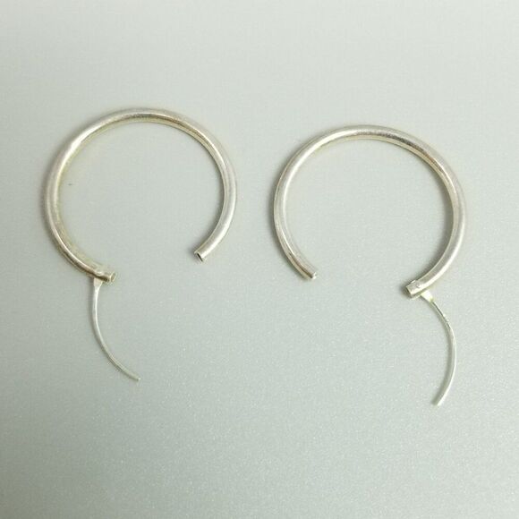 Vintage Sterling Silver Thin Hollow Tube Infinity Hoop Earrings, 1 Inch Size - Picture 2 of 8